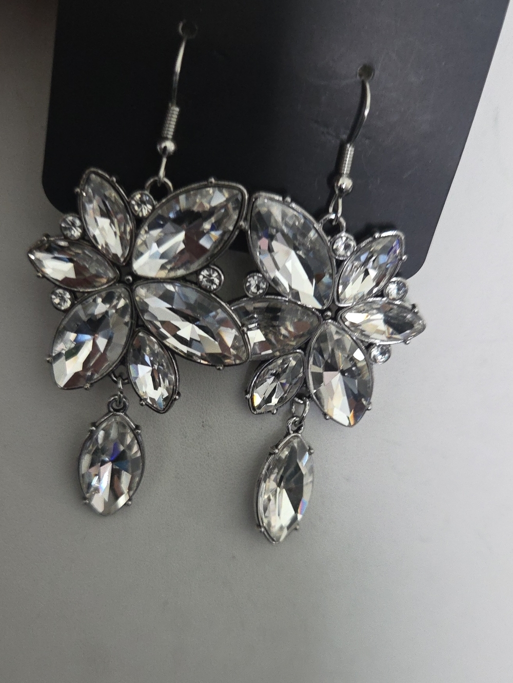 Paparazzi White Rhinestone Floral Earrings NWT